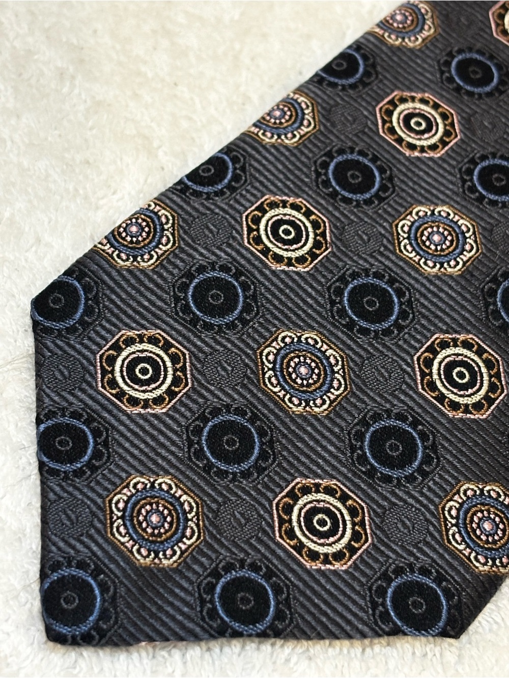 Brand New Corporate Power Tie By JOS A. BANK (Signature Collection)